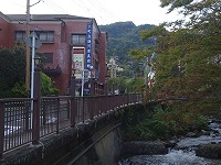 20181018-bijutsukan_aki_gaikan_chouritsuyugawara_hujikigawa_20181018.jpg